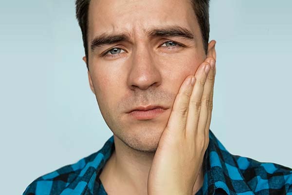 Should I Visit An Emergency Dentist For An Abscessed Tooth?